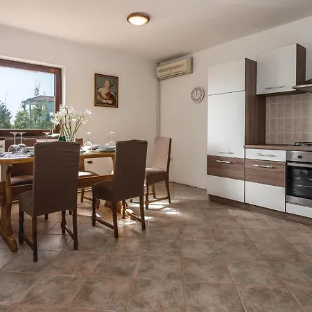 Holiday home In Cista Velika With Wifi