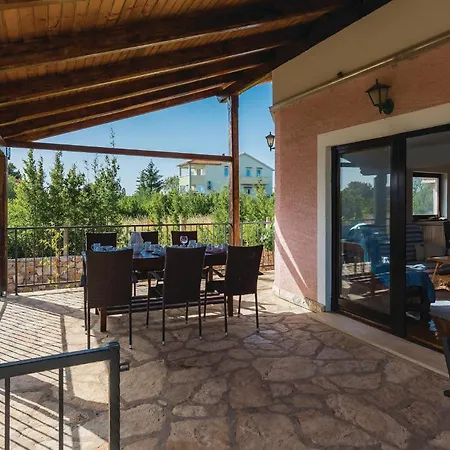 Gorgeous In Cista Velika With Kitchen Holiday home Velika Cista (Sibenik-Knin)