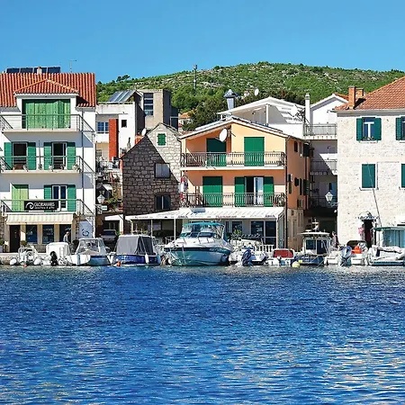 Gorgeous In Cista Velika With Kitchen Holiday home
